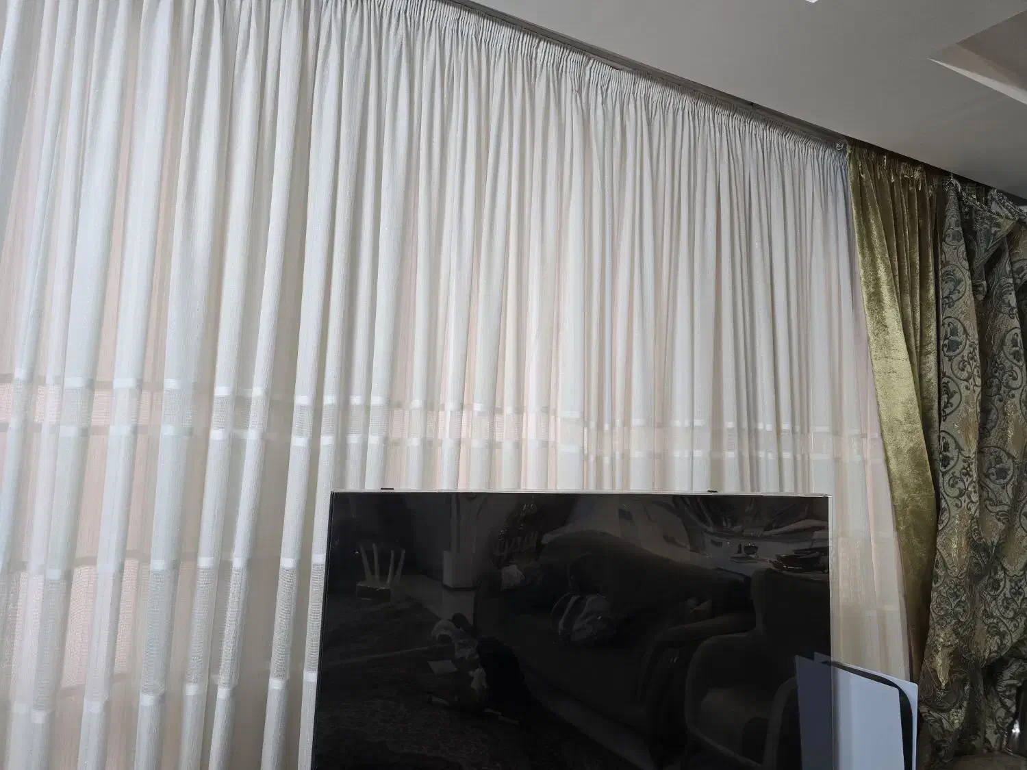 21 متر پرده|پرده، رانر، رومیزی|مشهد, گوهرشاد|دیوار