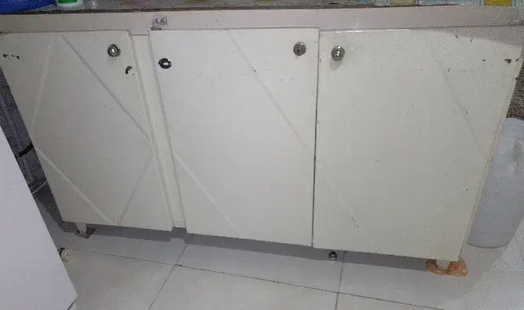 کابینت سه در و میز کار سالم و کابینت دو در سنگ دار|مصالح و تجهیزات ساختمان|کرمانشاه, |دیوار