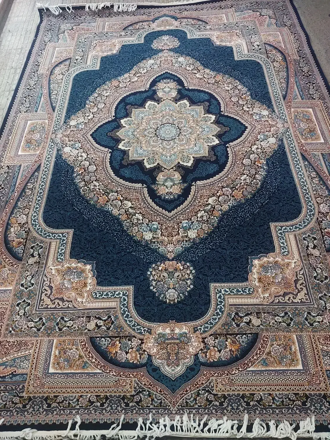 فرش رضا قهرمانی جفت ۹متری ۷۰۰شانه تراکم۲۵۵۰|فرش|اراک, |دیوار