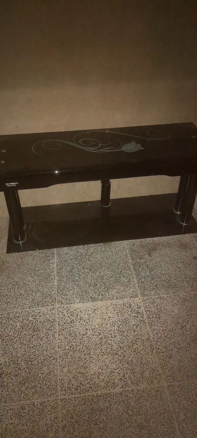 زیرتلویزیونی‌رایگان‌‌‌اگر‌کسی‌لازم‌داره‌بیات‌ببره|میز تلویزیون|شیراز, شیخ علی چوپان|دیوار