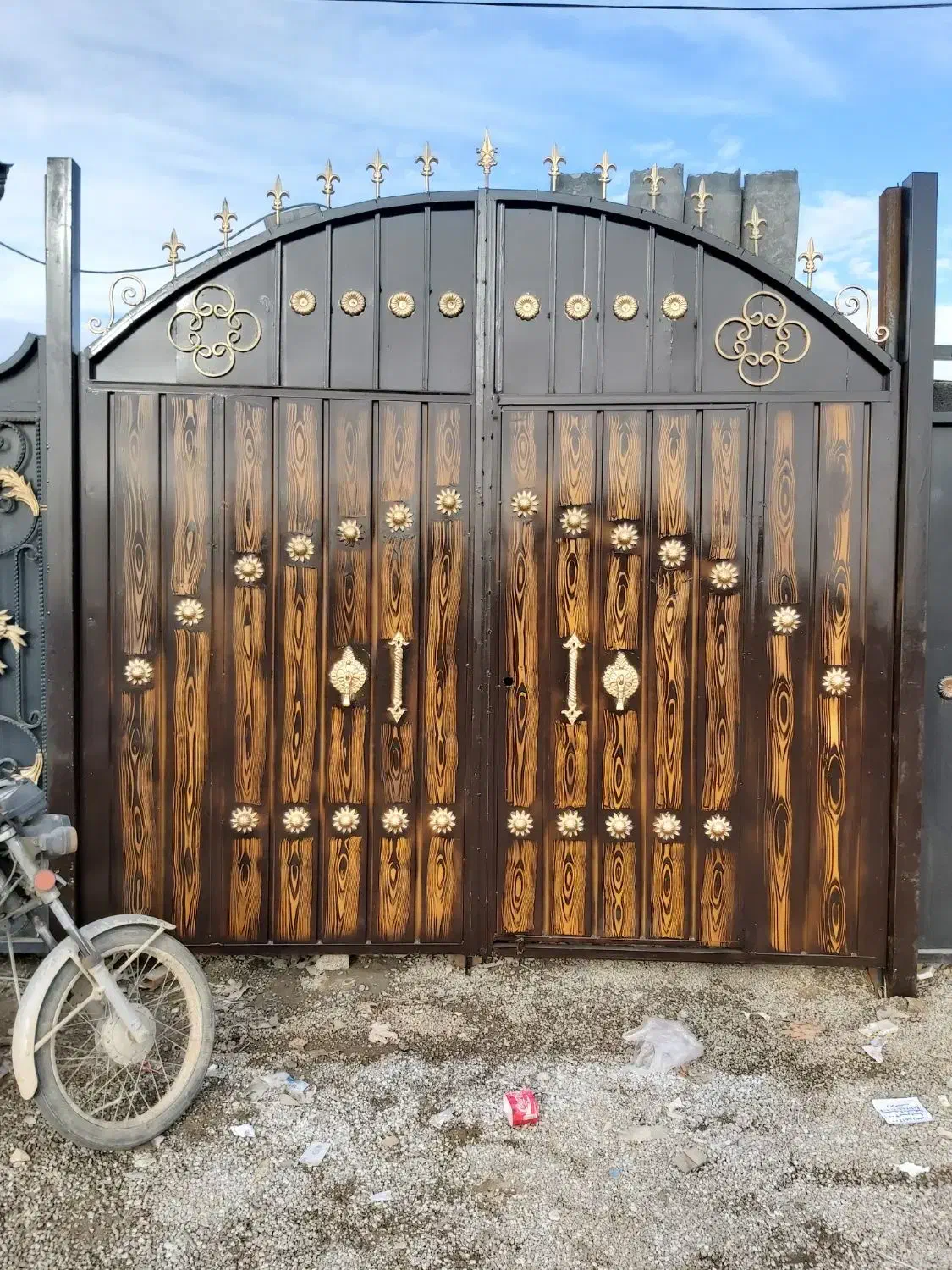 نیاز مند جوشکار اوستاد کار|استخدام معماری، عمران و ساختمانی|هشتگرد, تهران دشت|دیوار