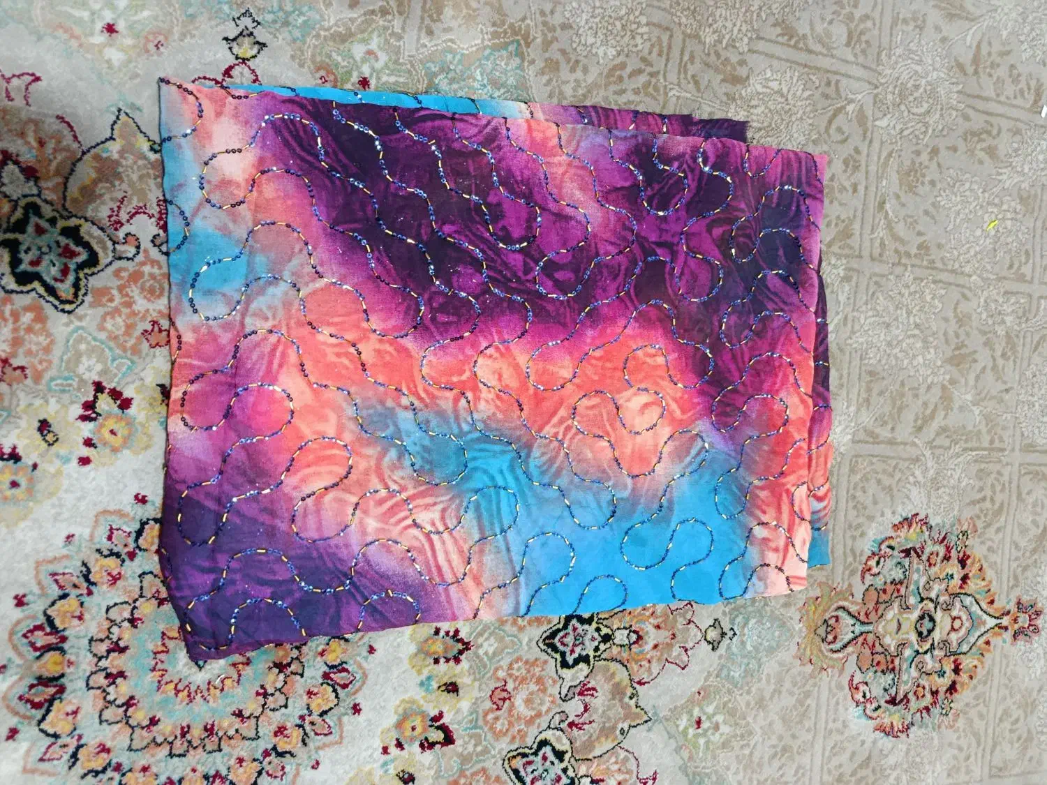 سه قواره پارچه|لباس|قروه, |دیوار