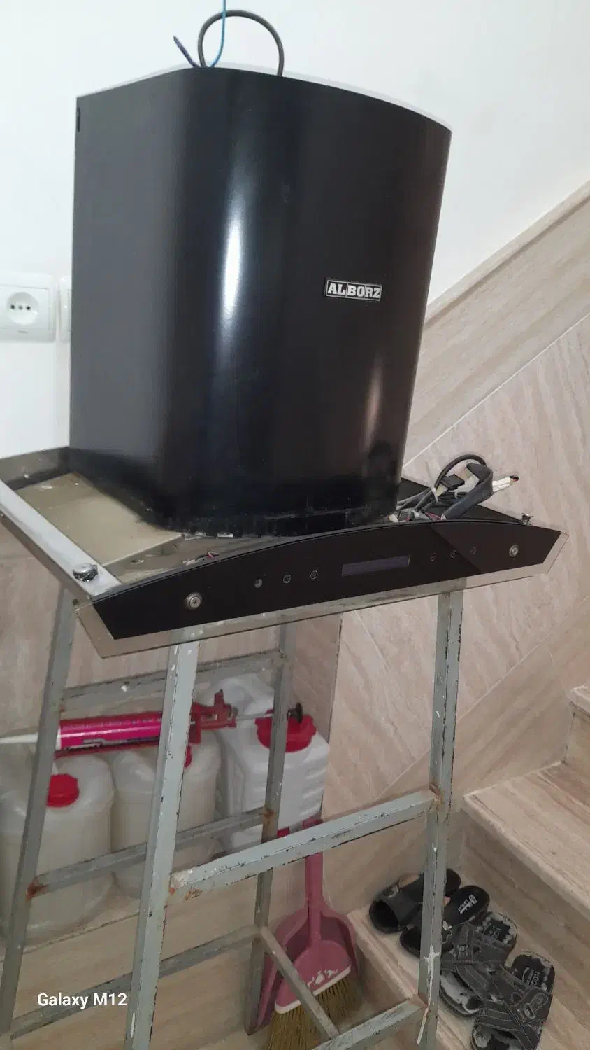 هود|هود|قم, دروازه چوبی|دیوار