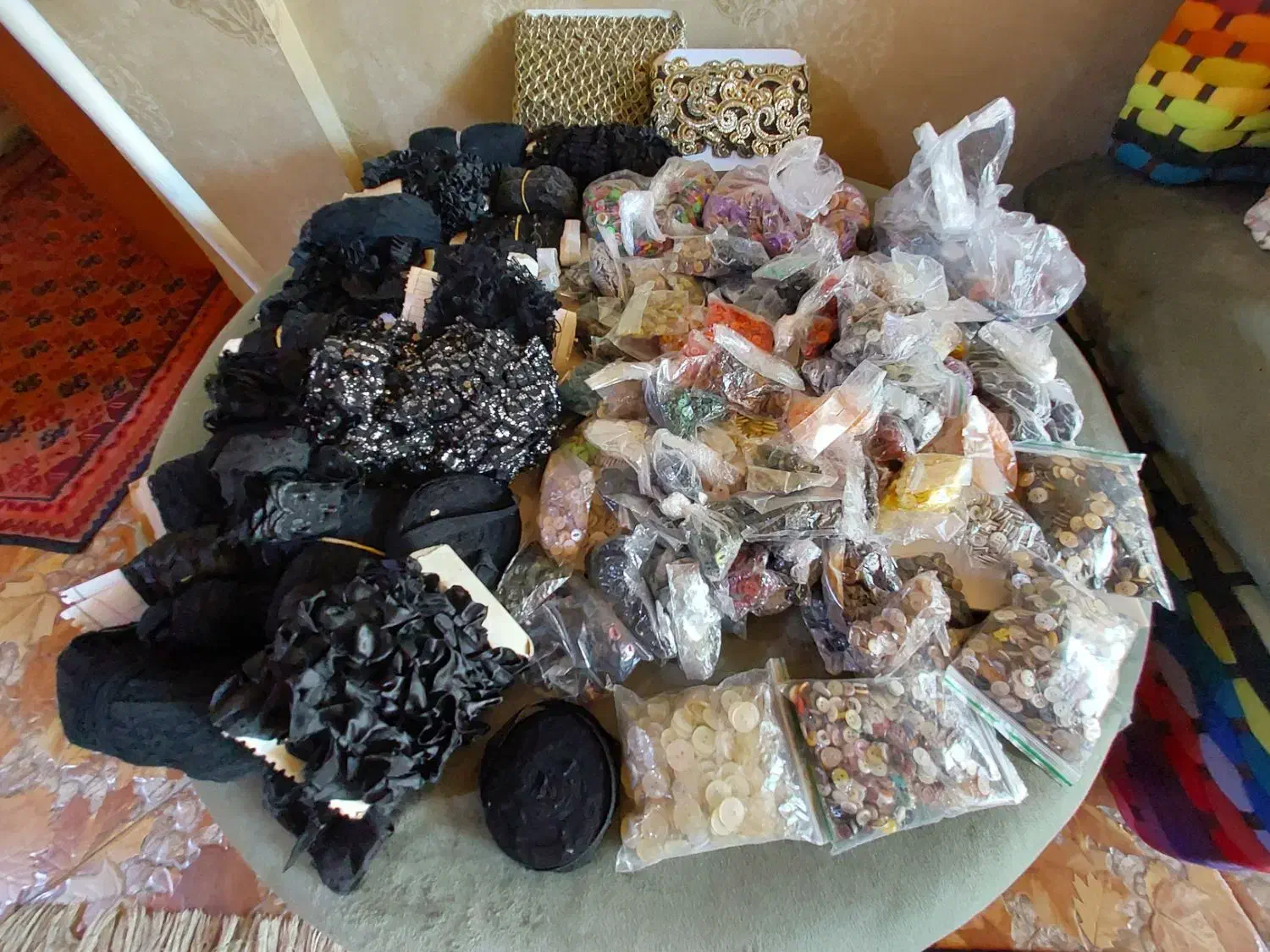 دگمهای رنگی برای   وتورهای مشگی  یک عدد مانکن|لوازم خیاطی و بافتنی|قم, صفاشهر|دیوار