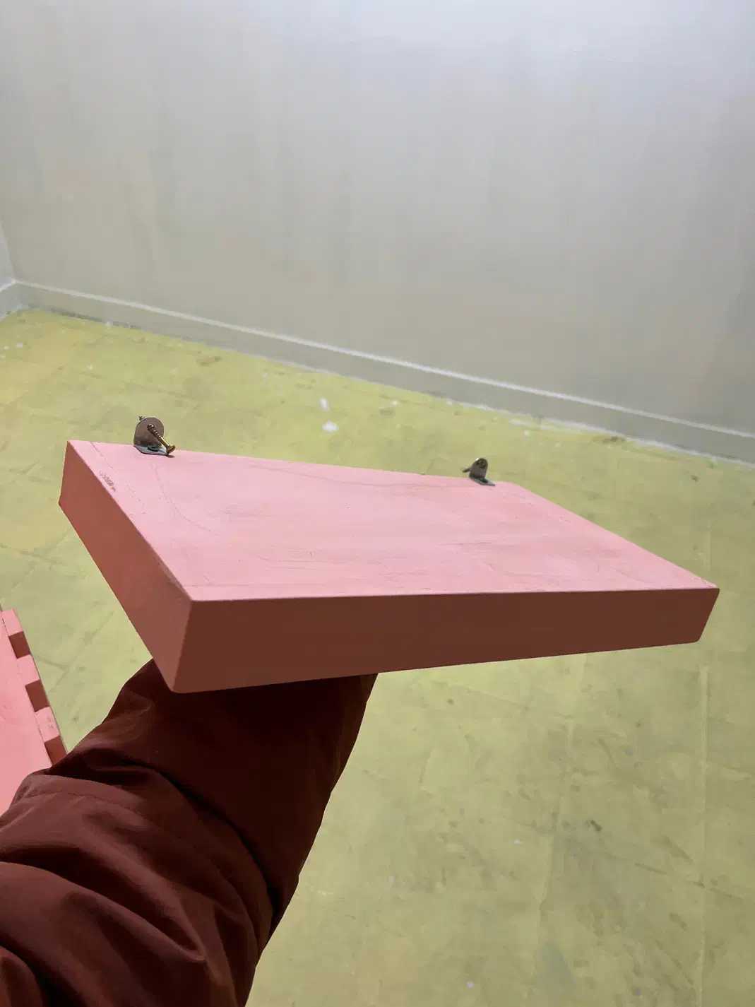 میز و شلف صورتی|کتابخانه، شلف، قفسه‌های دیواری|ری, صفاییه (چشمه علی)|دیوار