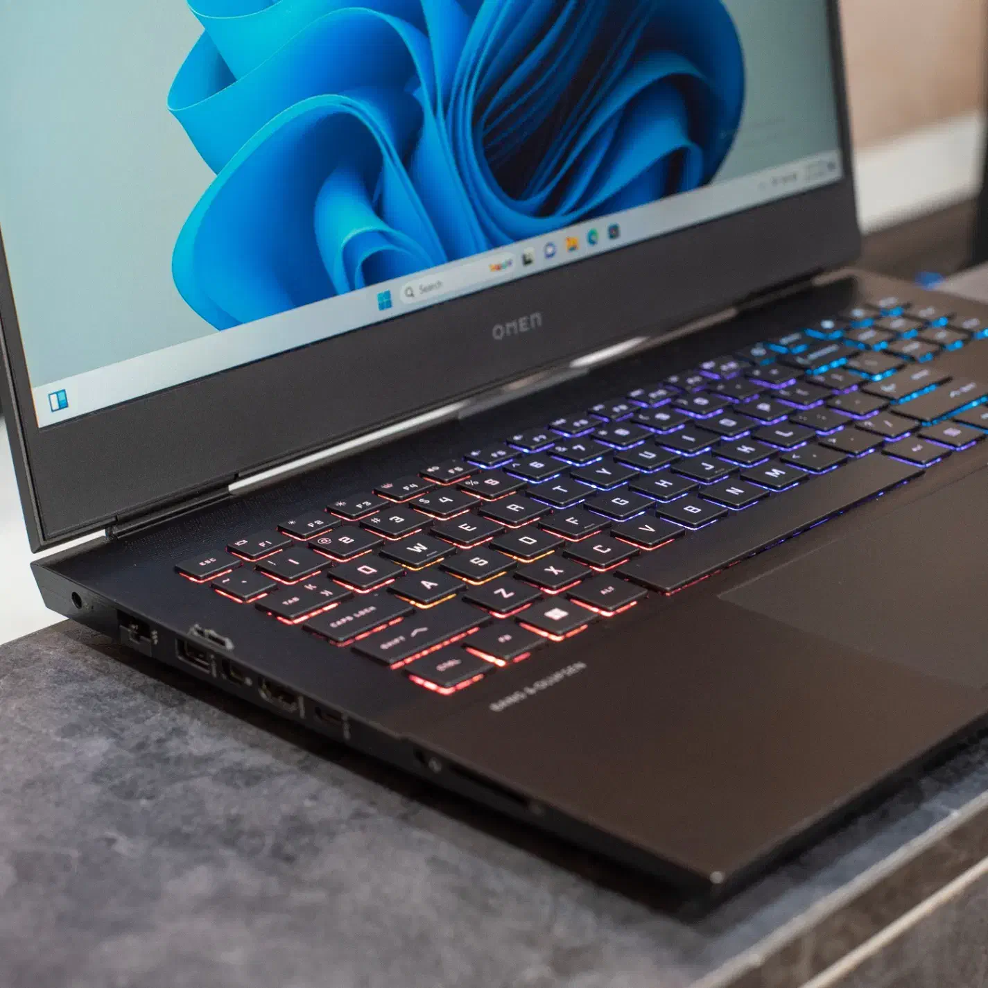 لپتاپ حرفه ای HP OMEN با 4 گیگ GTX1650 و R5-5600H|رایانه همراه|یزد, |دیوار