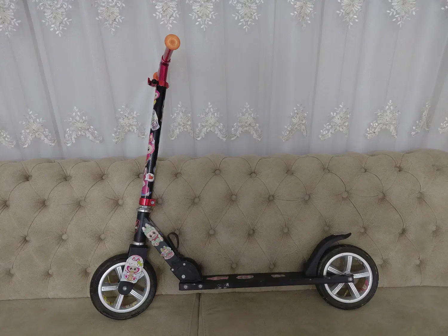 اسکوتر|دوچرخه، اسکیت، اسکوتر|ساری, |دیوار