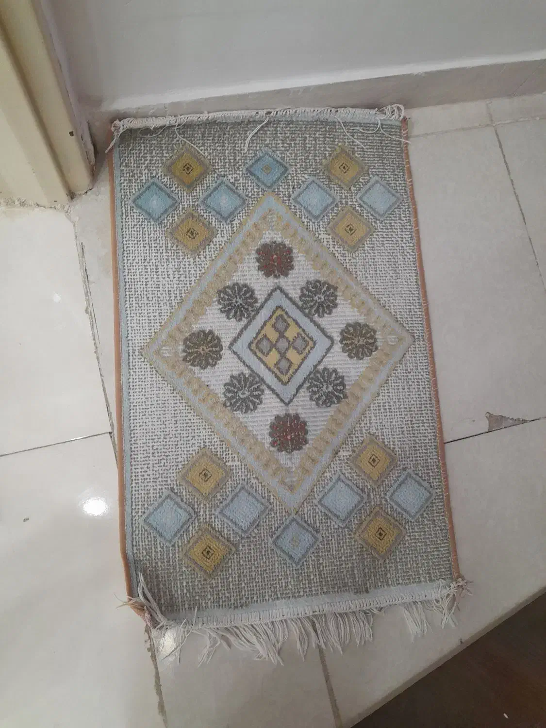 پادری گرد|پادری|خرمآباد, |دیوار