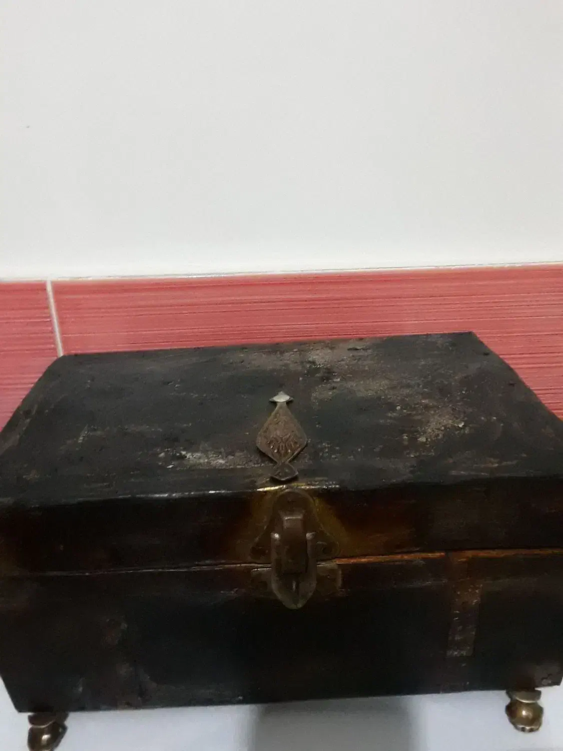 صندوقچه (جعبه) قدیمی|کلکسیون اشیاء عتیقه|مراغه, |دیوار