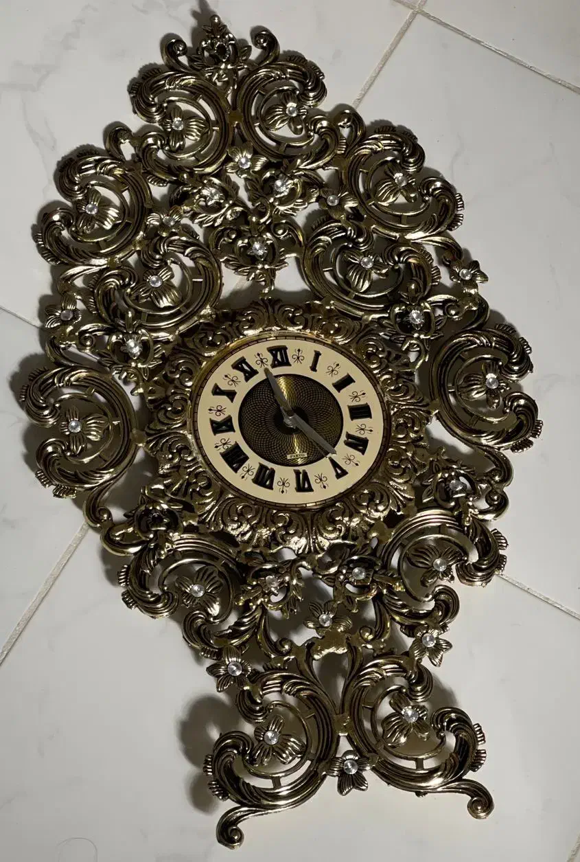 ساعت و تابلو و دراور|لوستر و چراغ آویز|قدس, شهر‌قدس|دیوار