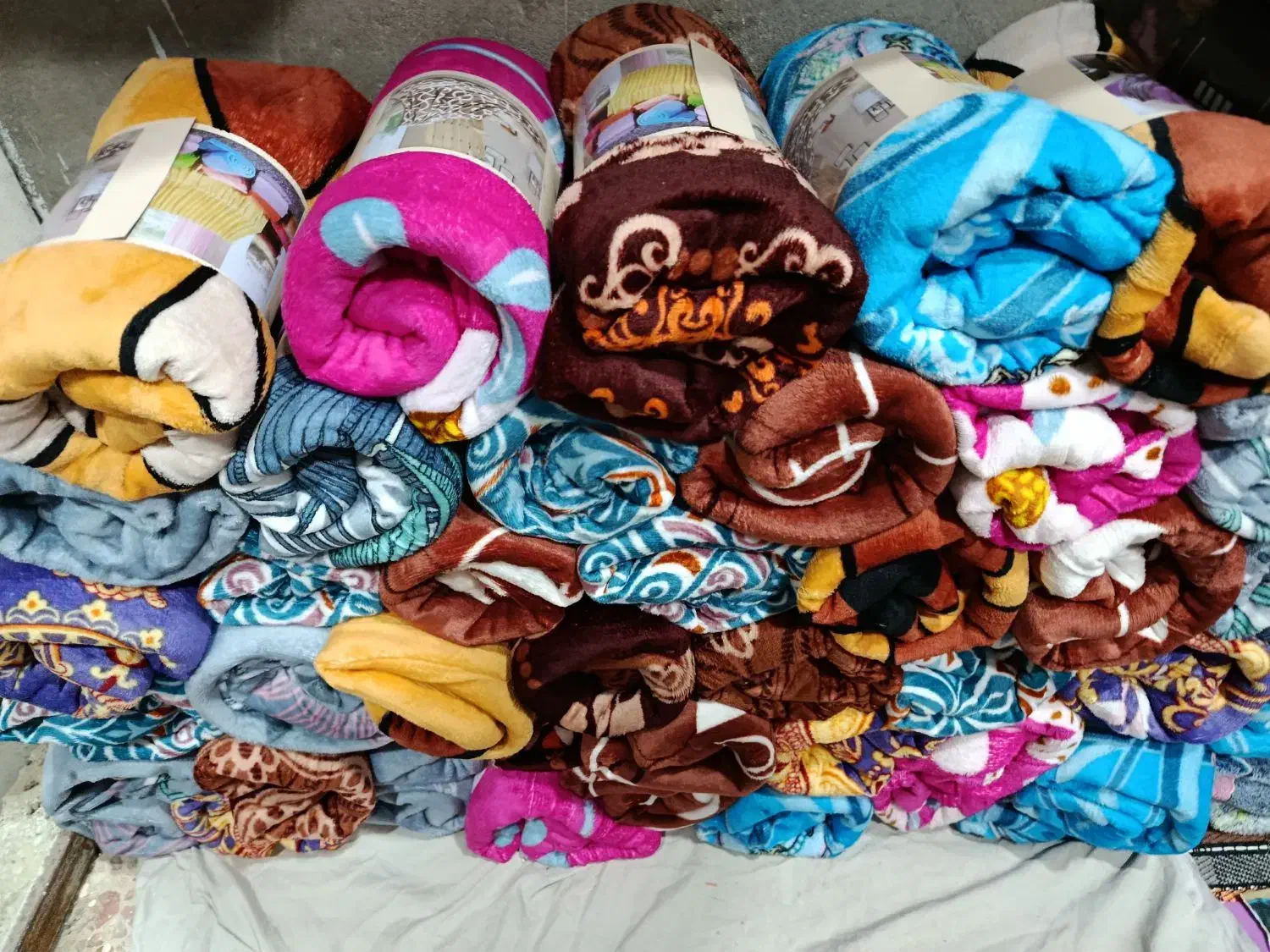 پتو دونفره|رختخواب، بالش، پتو|بندر گناوه, |دیوار