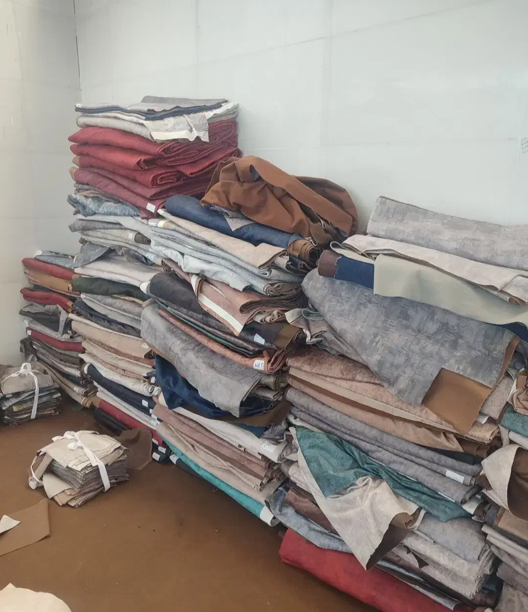 فروش مقدار زیادی تیکه پارچه ی مبلی|مبلمان خانگی و میز عسلی|سبزوار, شهرک صنعتی فرودگاه|دیوار