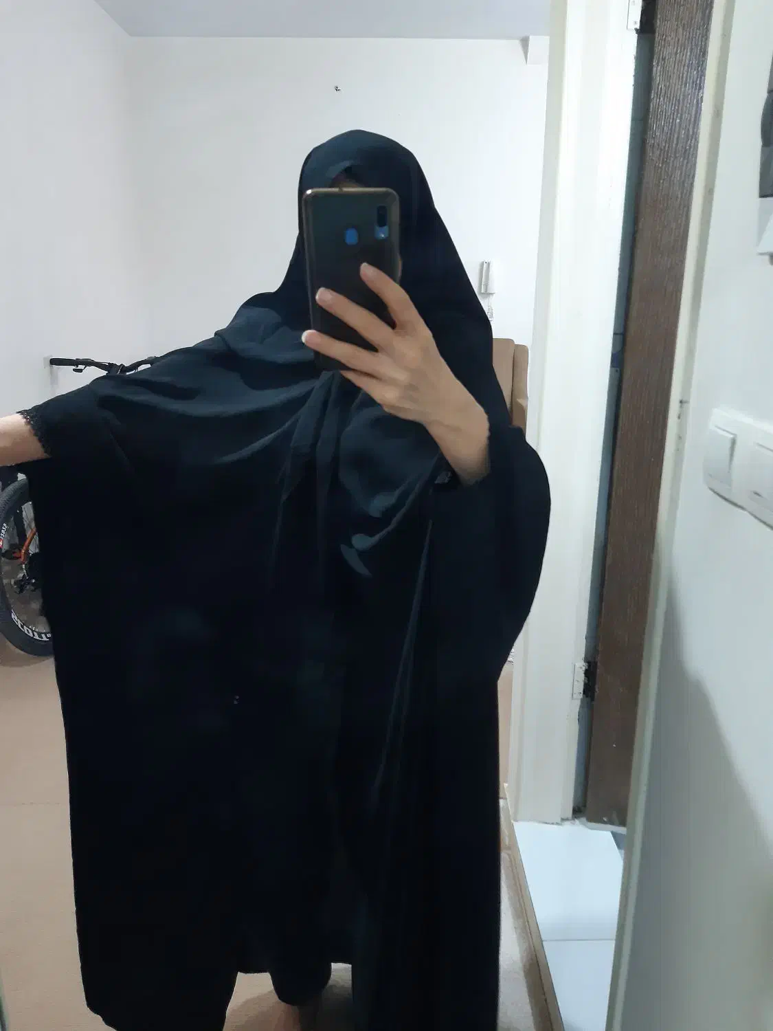 چادر مشکی|لباس|گلبهار, شهر جدید گلبهار|دیوار