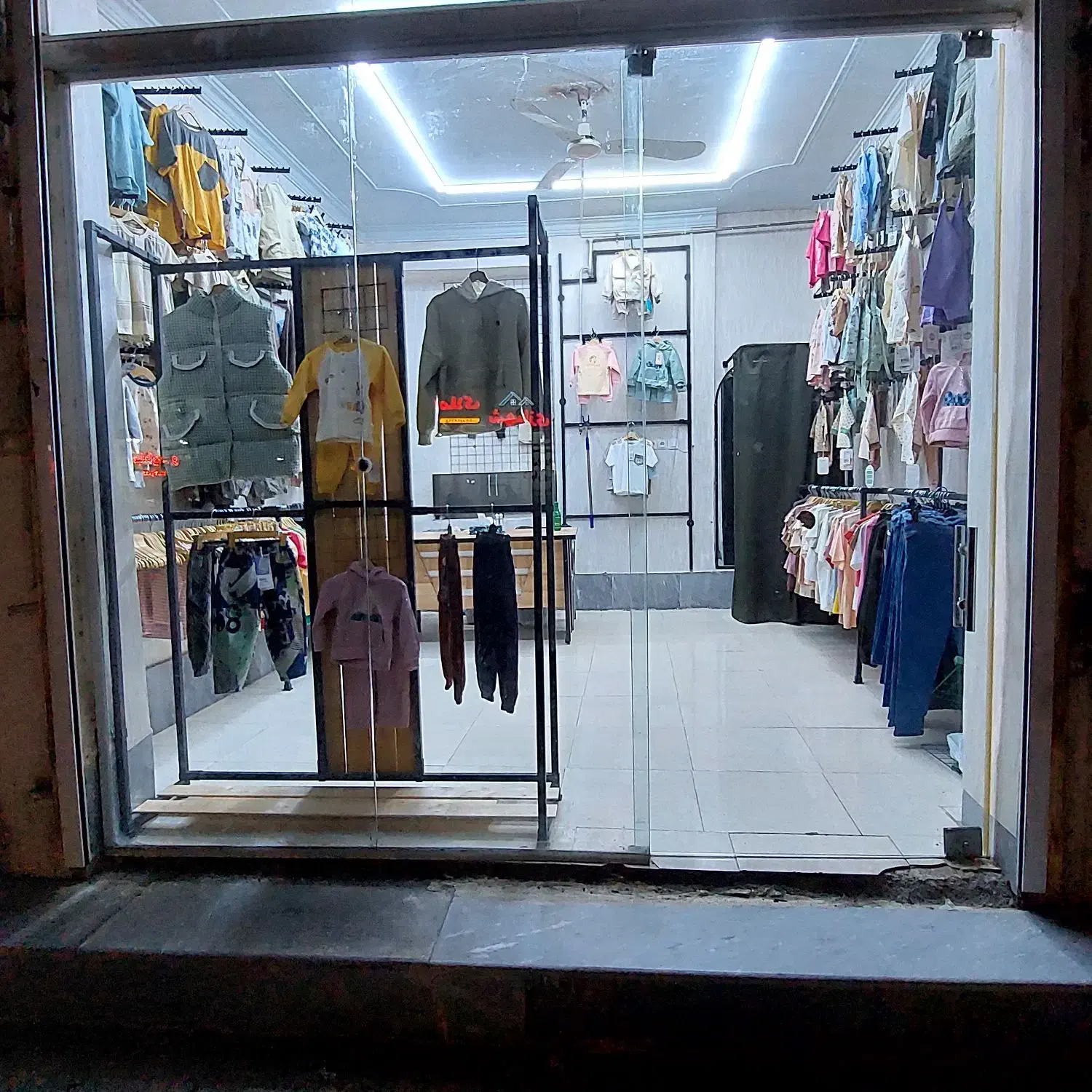 فروشنده خانم|استخدام بازاریابی و فروش|پارسآباد, |دیوار