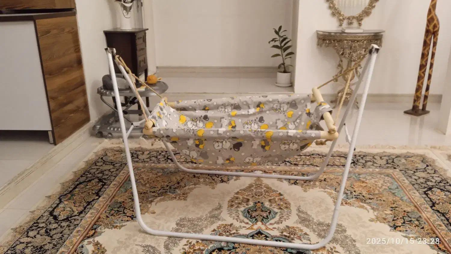 گهواره بانوچ تمیز و قیمت مناسب|تخت و سرویس خواب|کاشمر, |دیوار