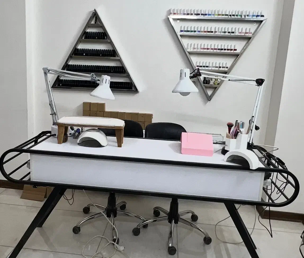 میز ناخن دو نفره در حد نو|آرایشگاه و سالنهای زیبایی|شهرضا, |دیوار