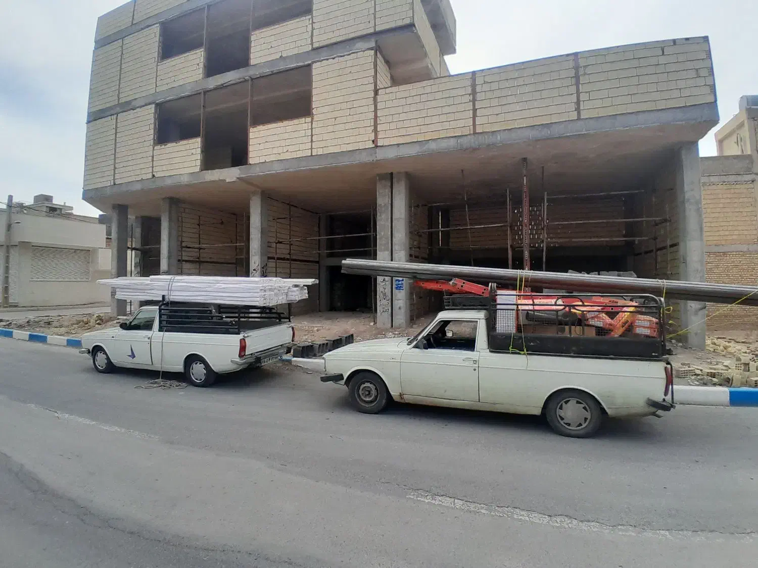 نصب خدمات انواع درب های اتوماتیک (کرکره‌)|خدمات پیشه و مهارت|اصفهان, خرم|دیوار