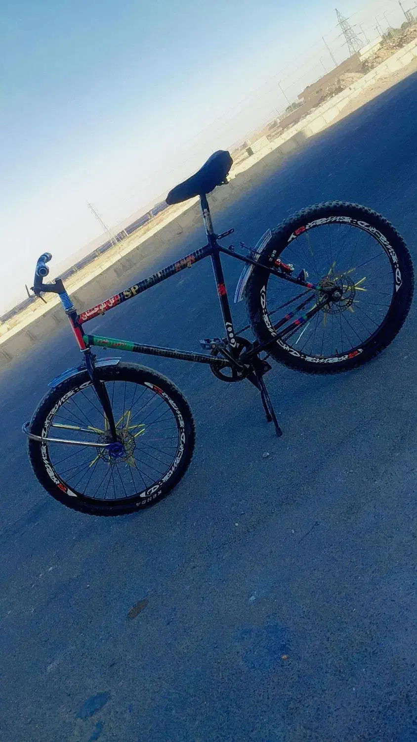 دوچرخه ۲۶خشک|دوچرخه، اسکیت، اسکوتر|نیمروز, |دیوار