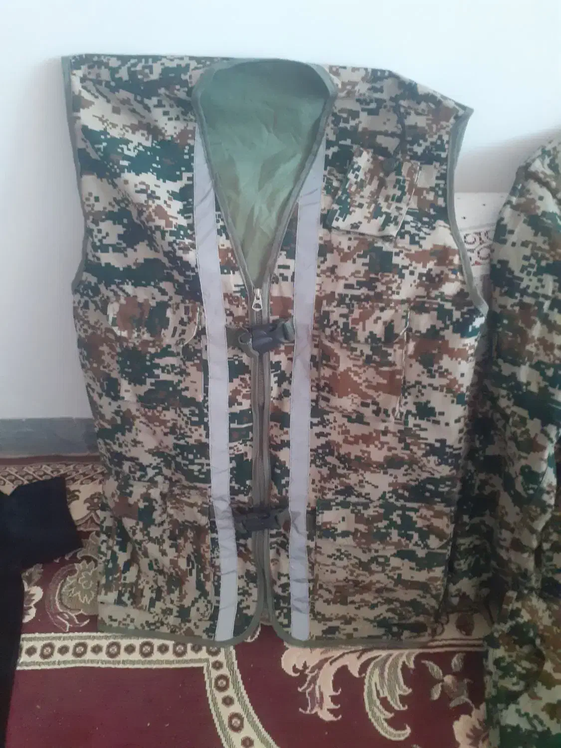 لباس پلنگی|لباس|مشهد مرغاب, |دیوار