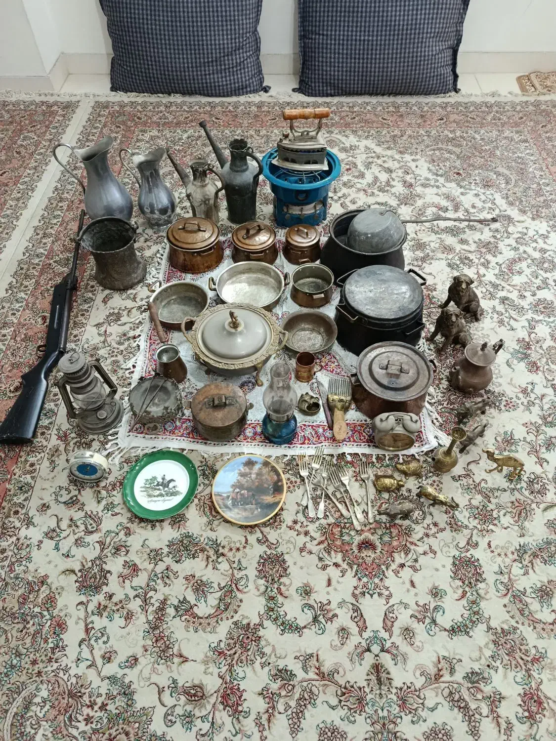 ظروف مسی و برنجی|کلکسیون اشیاء عتیقه|گرگان, |دیوار