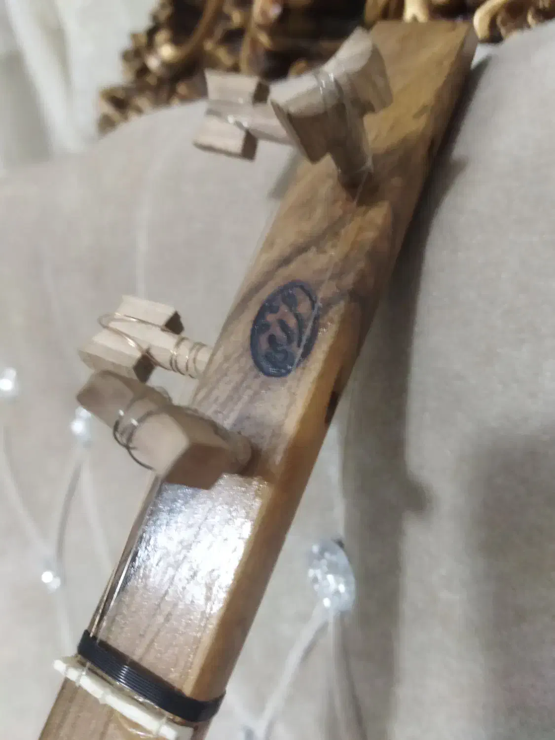 سه تار.|سازهای سنتی|قم, زند آباد|دیوار