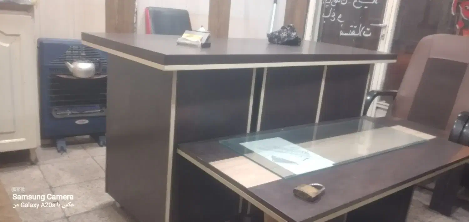 میز و صندلی بنگاهی .کامل با گاوصندوق و میز|دفتر کار|قزوین, |دیوار