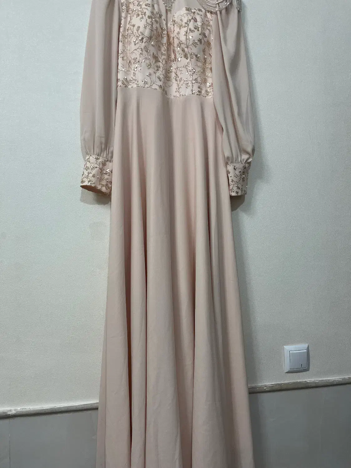 لباس مجلسی نو|لباس|کوهسار (البرز), |دیوار