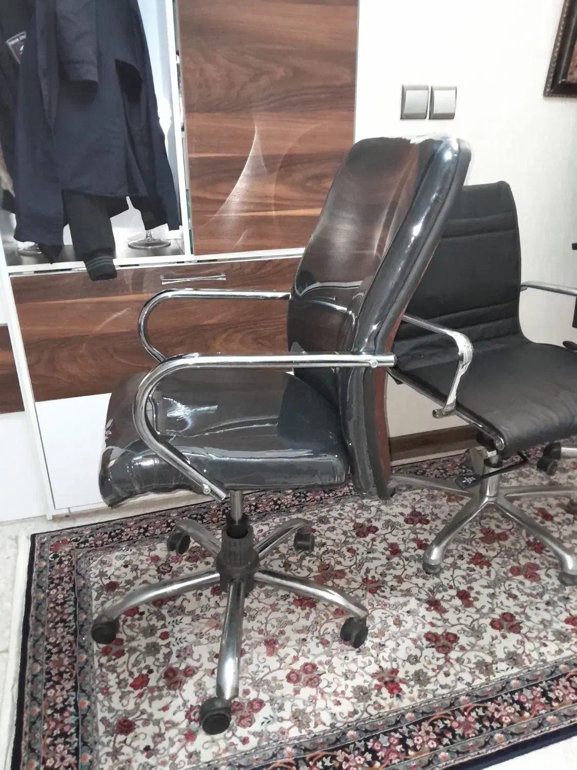 صندلی چرخدارقابل تنظیم ارتفاع|صندلی و نیمکت|همدان, |دیوار