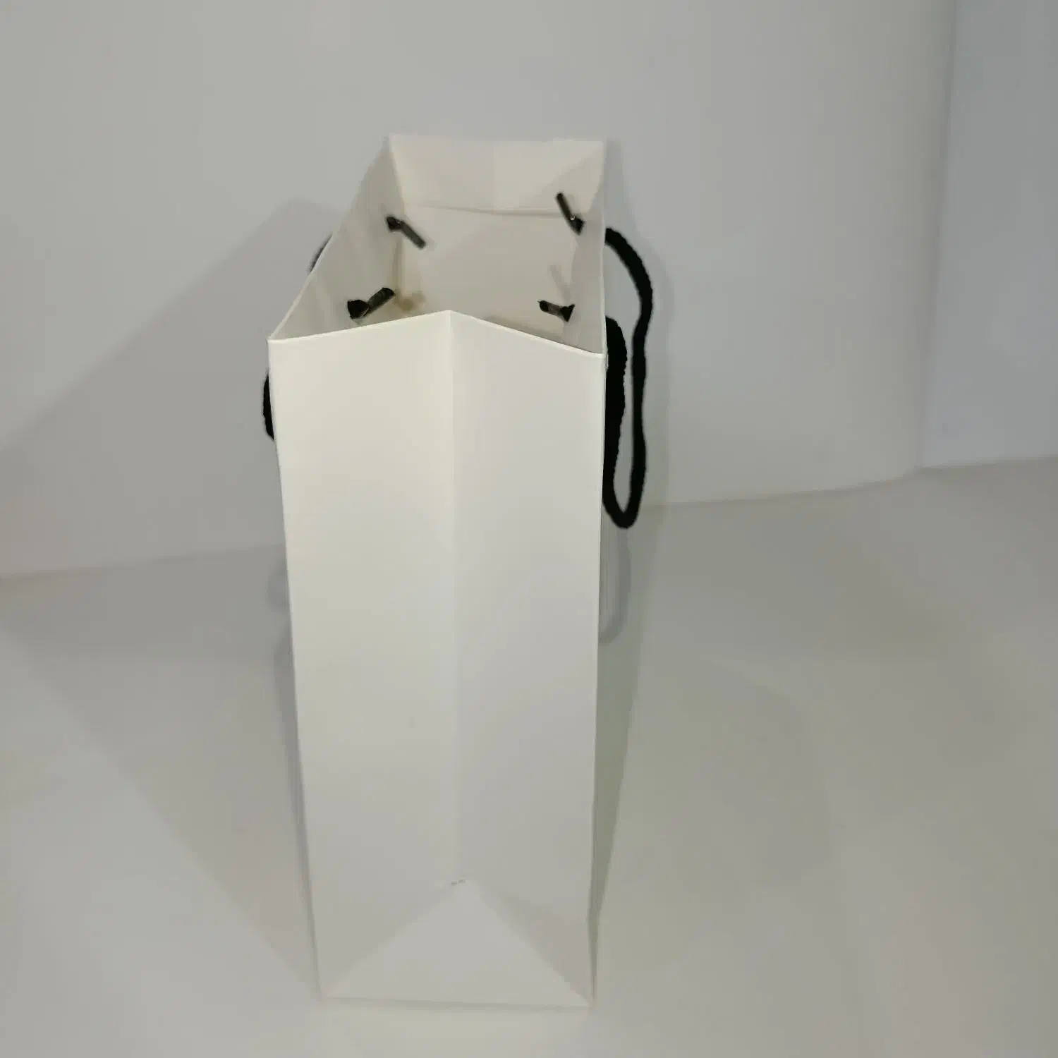 ساک دستی آماده ارتفاع ۲۳ عرض ۲۳ عطف ۹|لوازم التحریر|مشهد, حضرت حجت|دیوار