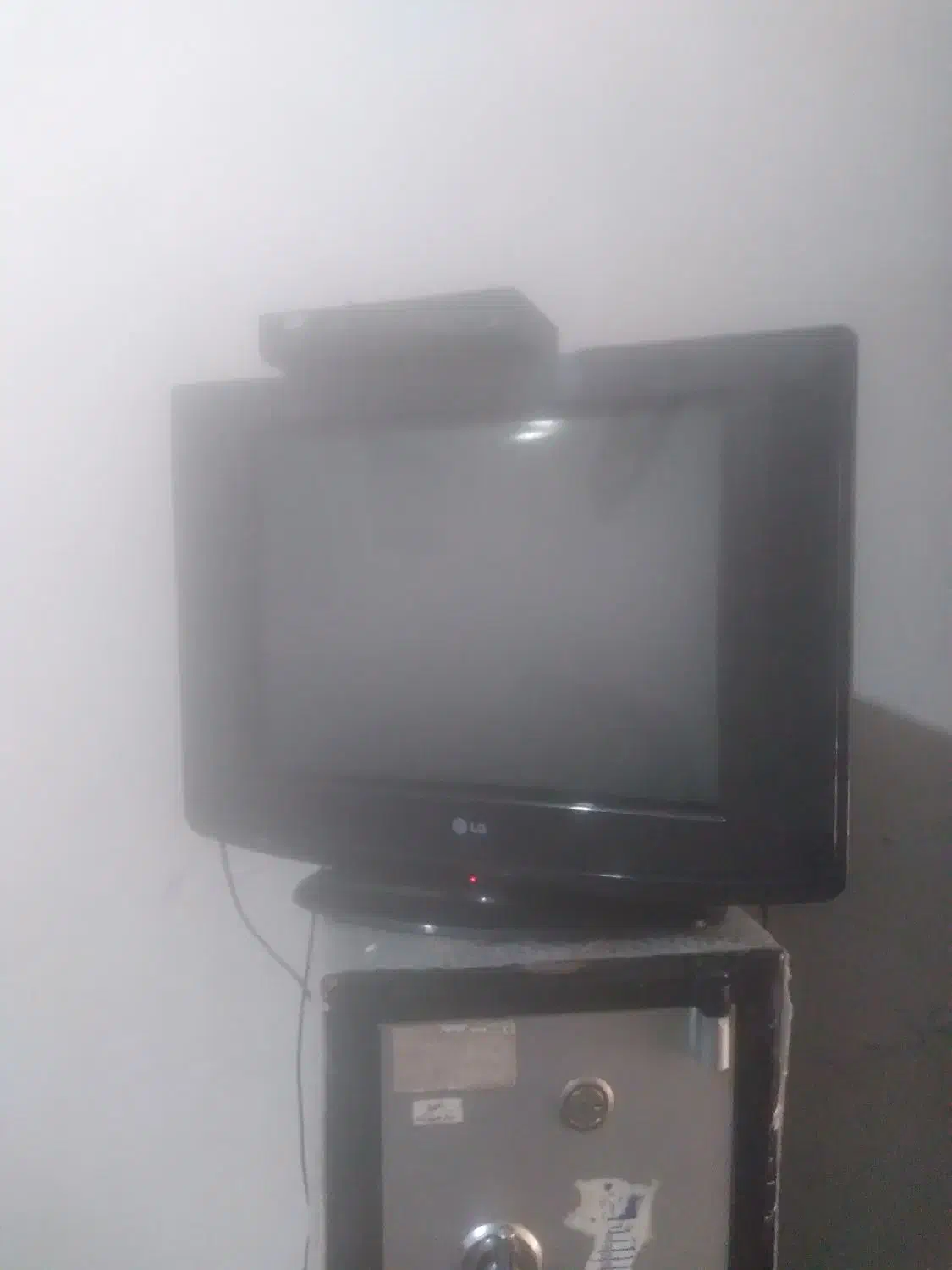 تلویزیون ۲۱ سالم|تلویزیون و پروژکتور|گنبد کاووس, |دیوار