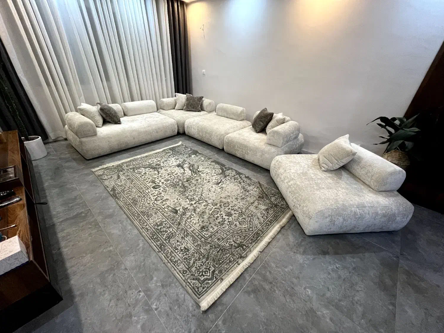 مبل پافی میلان|مبلمان خانگی و میز عسلی|کیش, |دیوار