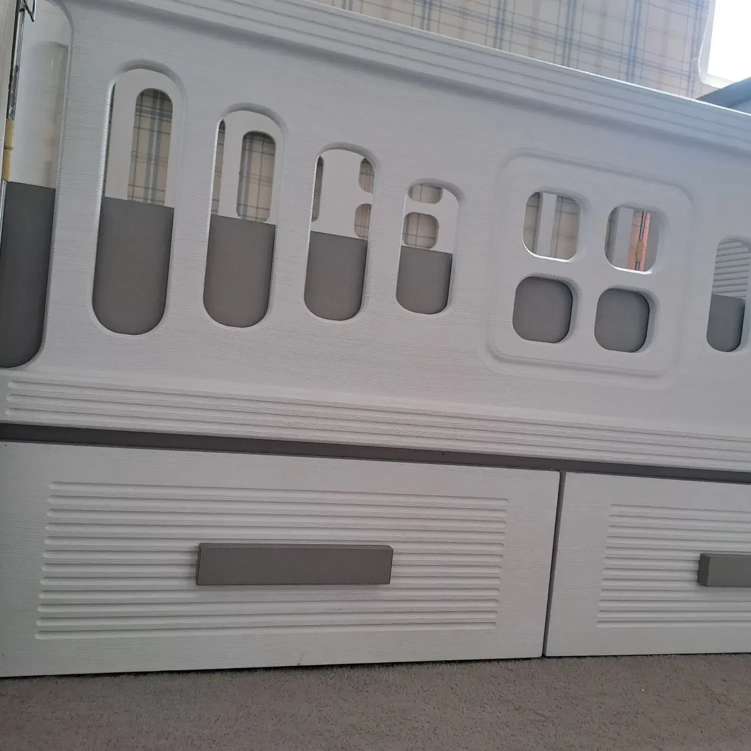 تخت و تشک کودک در حد نو|تخت و سرویس خواب|اندیشه, اندیشه فاز ۳|دیوار