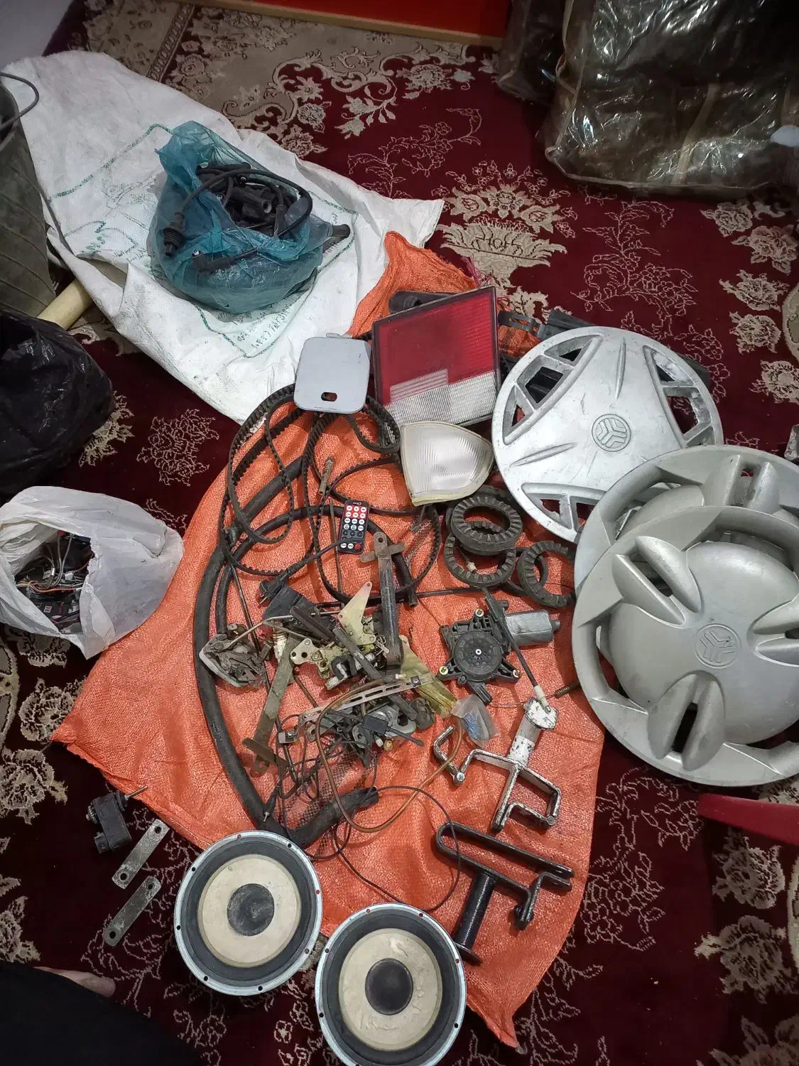 یک خورده لوازم ماشین|قطعات یدکی و لوازم جانبی|مشهد, شهرک مهر آباد|دیوار