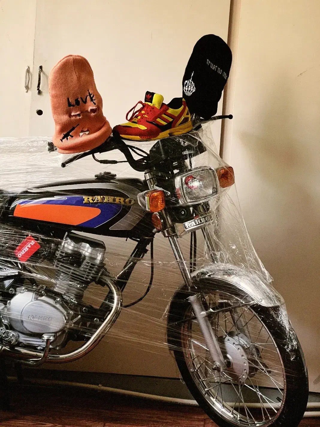 رهرو ۴۰۴|موتورسیکلت|اندیشه, اندیشه فاز ۱|دیوار