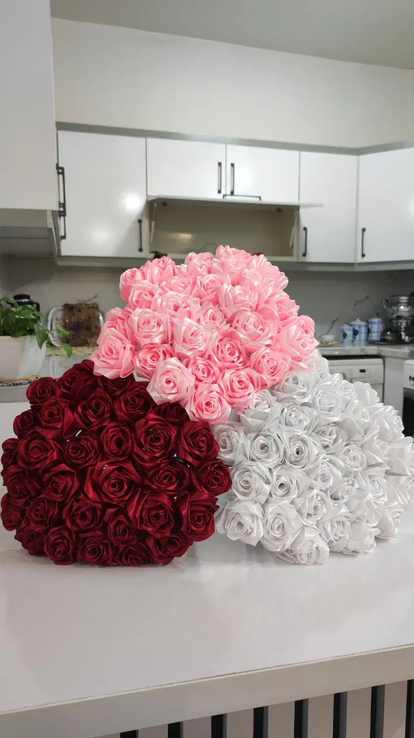 گل رز روبانی در رنگ مختلف و متنوع با قیمت مناسب|گل مصنوعی|قم, چهل درخت|دیوار