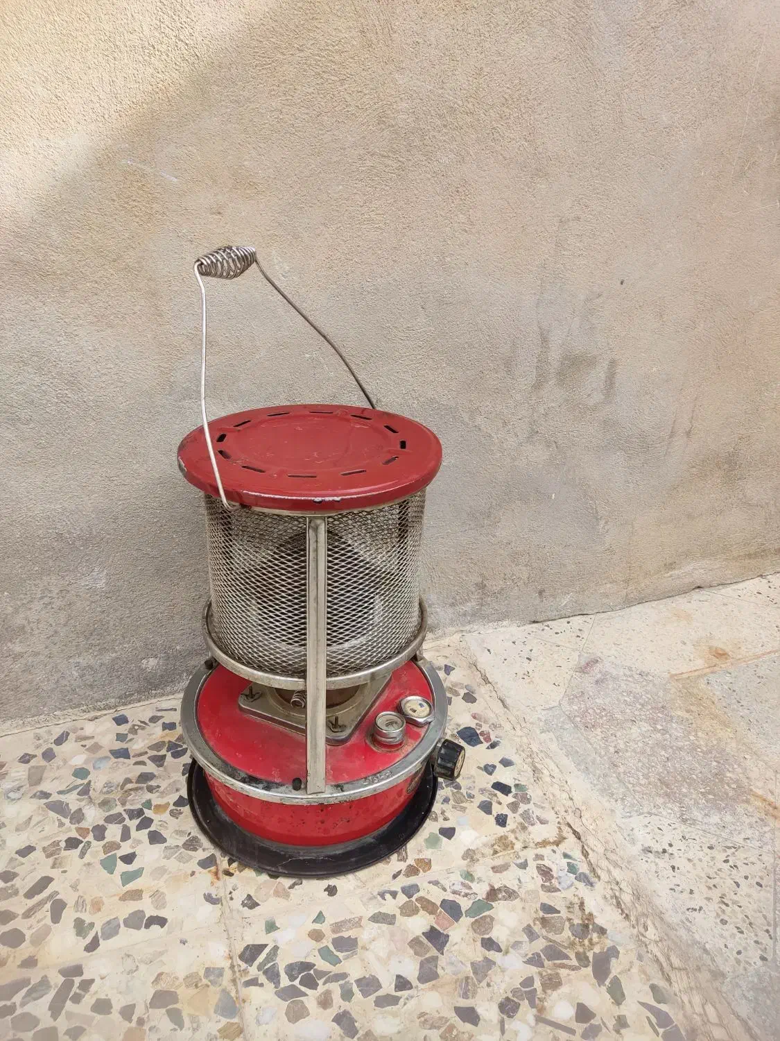 یک عدد چراغ نفتی وچهار عدد قالپاق پژو|بخاری، هیتر، شومینه|کازرون, |دیوار