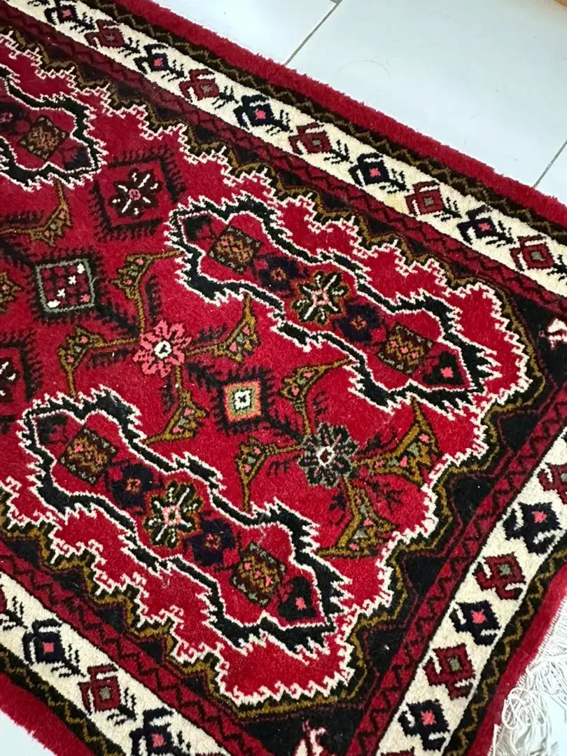 قالیچه دستبافت زمینه لاکی|فرش|رشت, انصاری|دیوار