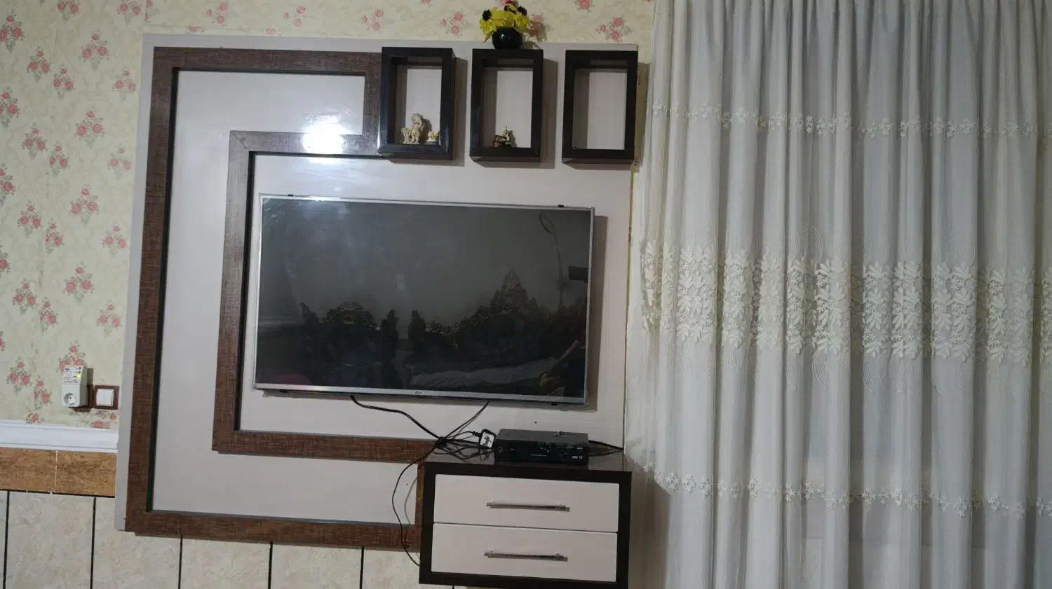 دکور تلویزیون دوعدد فرش نونو|فرش|لیکک, |دیوار