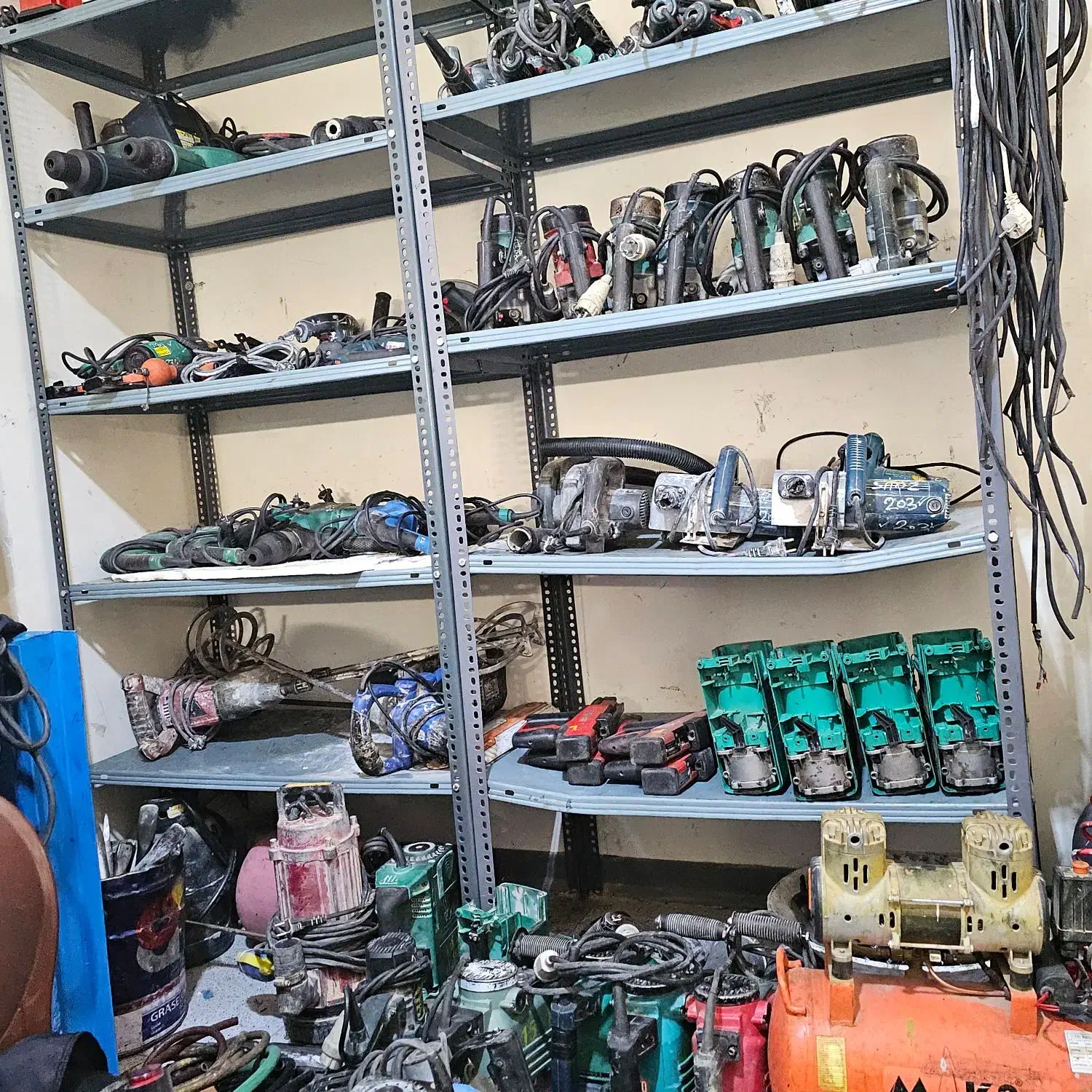 اجاره هیلتی ،تخریب تخصصی،مصالح (پیک فوری)|خدمات پیشه و مهارت|تهران, تهرانویلا|دیوار