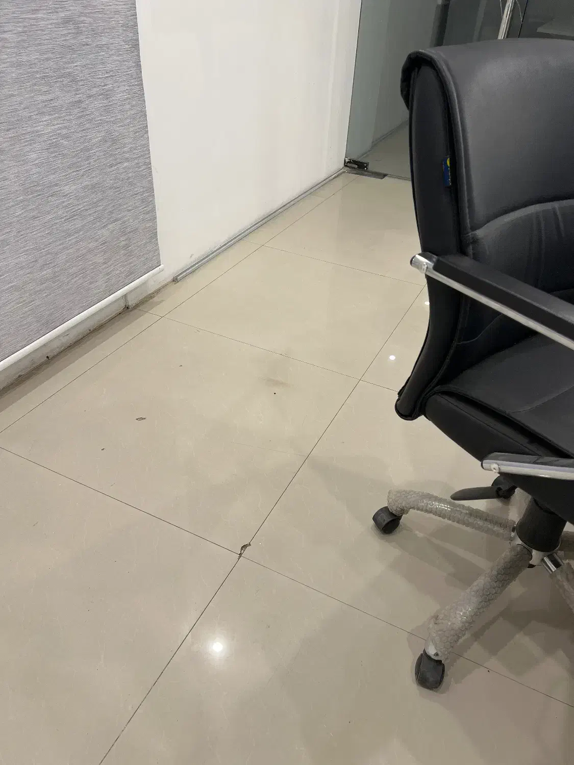 اجاره مغازه سردزک|اجارهٔ مغازه و غرفه|شیراز, لب آب|دیوار