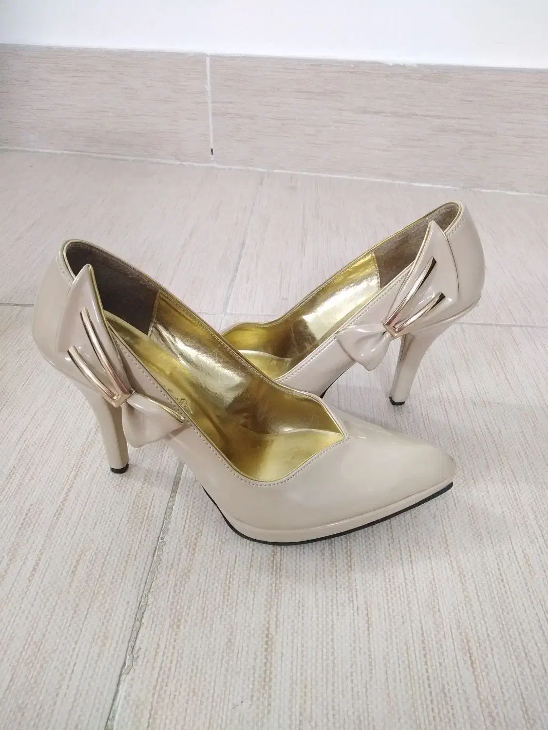 کفش مجلسی|کیف، کفش، کمربند|نیشابور, بنیاد شهید|دیوار