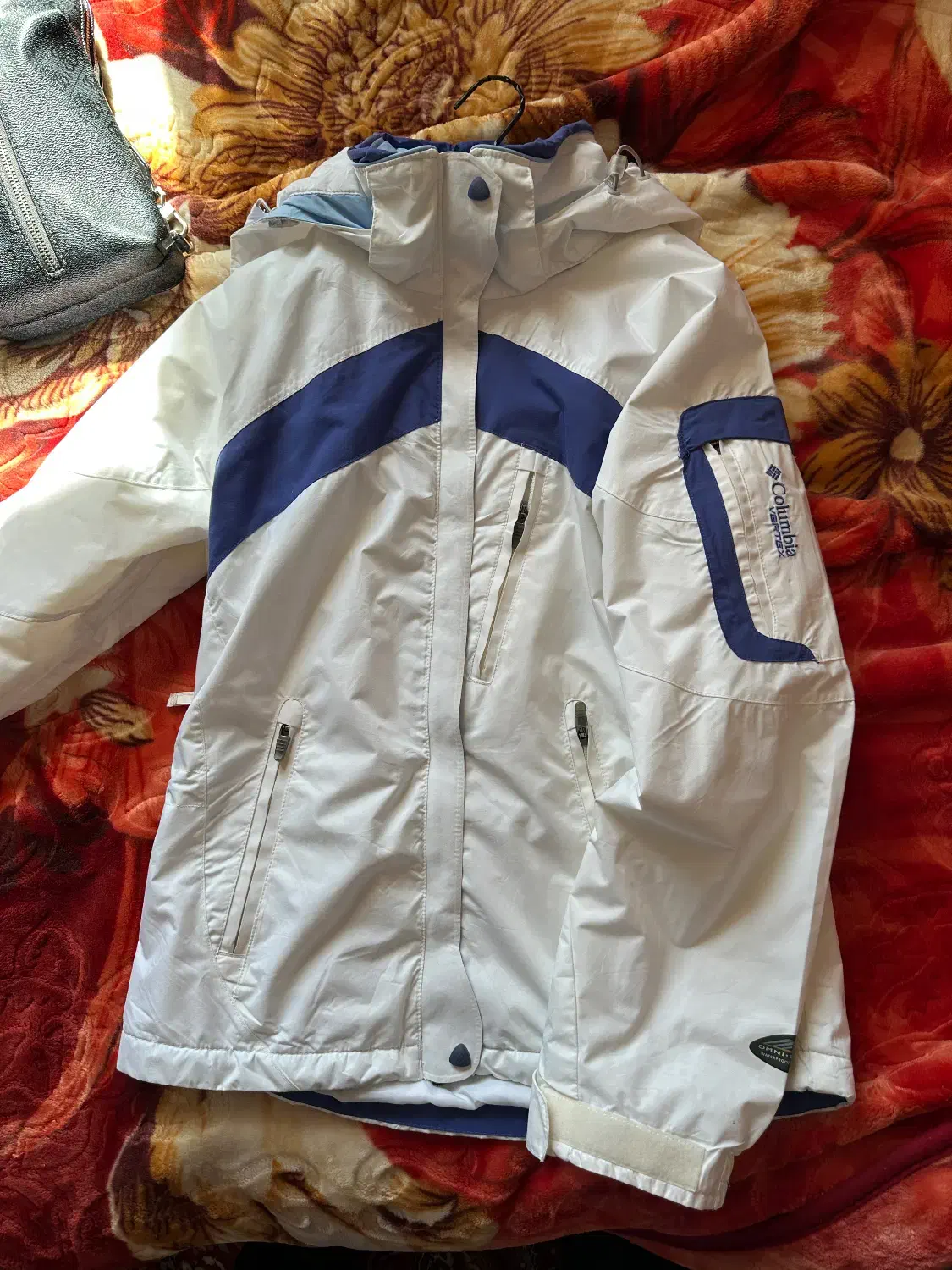 کاپشن کلمبیا اورجینال لیمیت ادیشن|لباس|شیراز, بعثت|دیوار