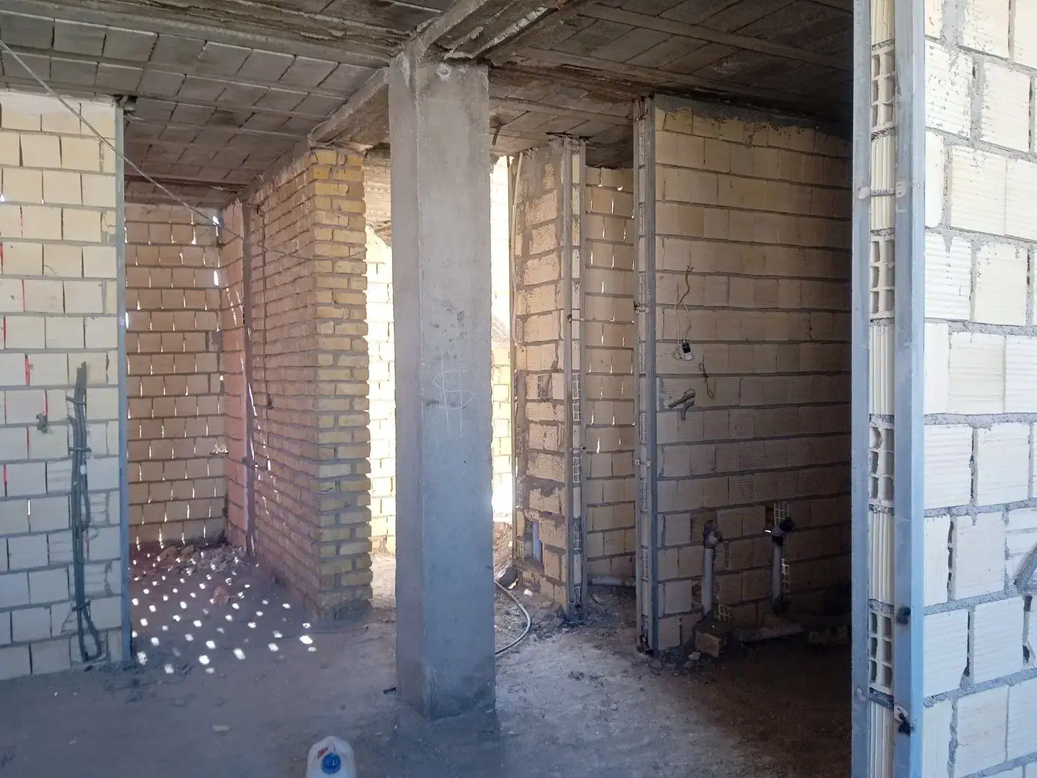 دو باب مغازه ویک واحد مسکونی طبقه بالا|فروش مغازه و غرفه|جهرم, |دیوار