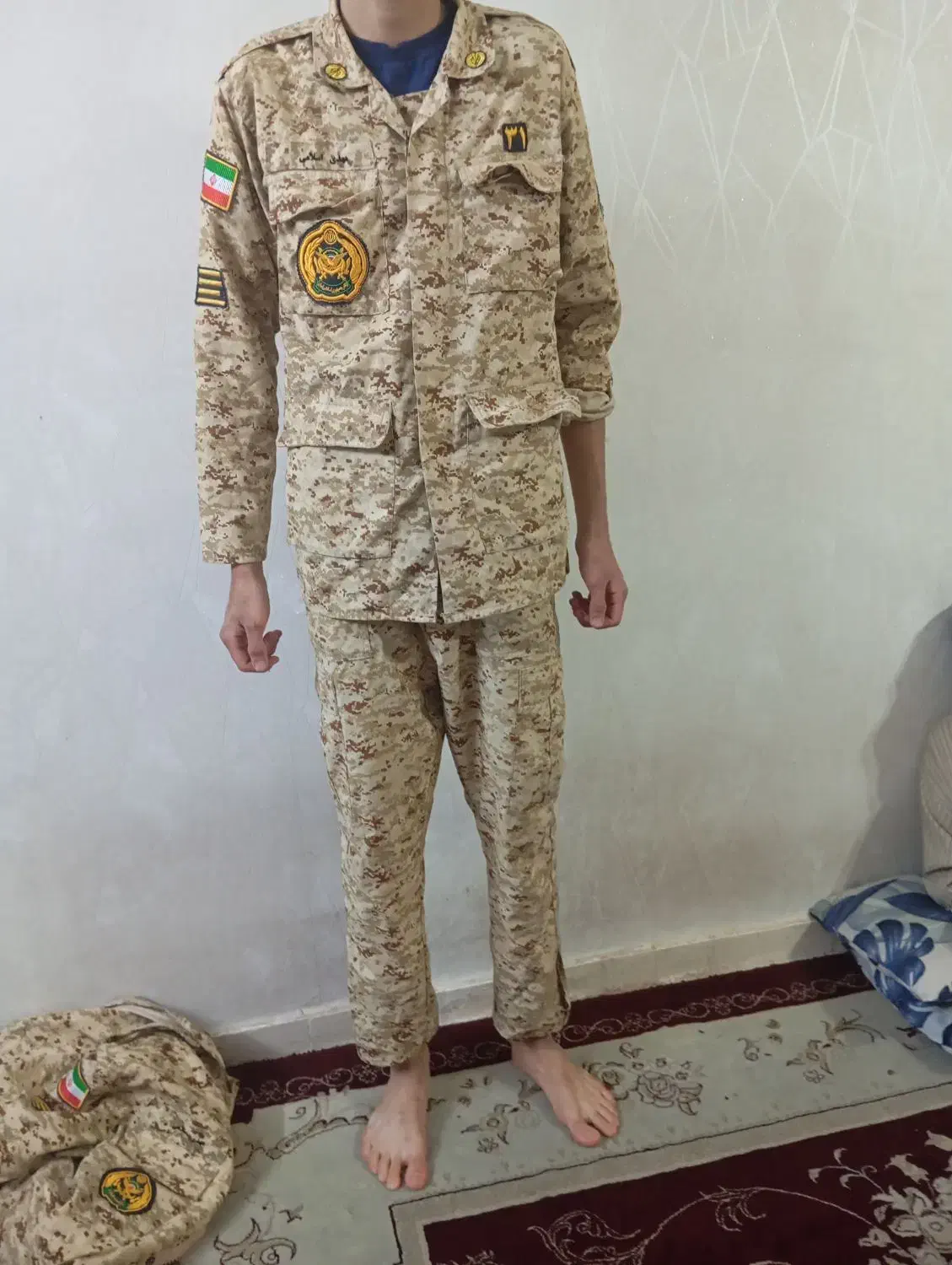 لباس سربازی نو|لباس|اصفهان, باغ فدک|دیوار