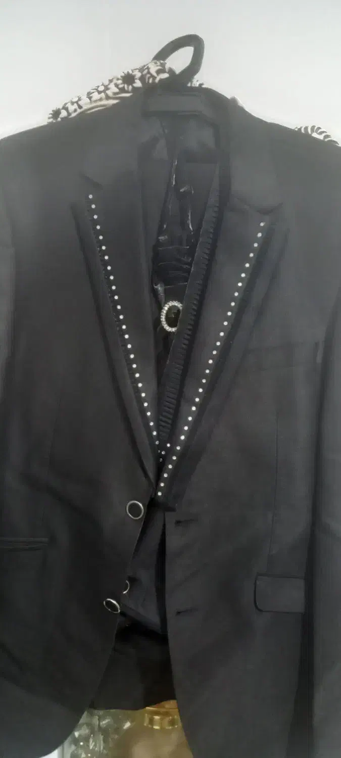 کت شلوار|لباس|سلماس, |دیوار