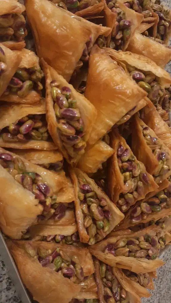 کافه باقلوا شیرینی|استخدام خدمات فروشگاه و رستوران|تهران, حسین‌آباد|دیوار