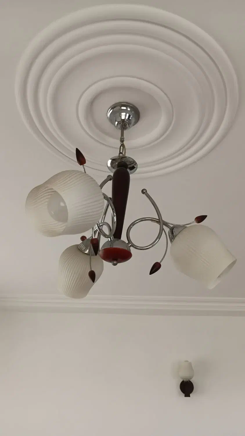 لوستر|لوستر و چراغ آویز|بندر انزلی, جهانگانی|دیوار