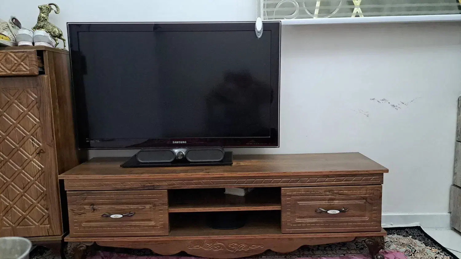 تلویزیون ۴۲اینچ سامسونگ با میزش|تلویزیون و پروژکتور|ری, علایین|دیوار