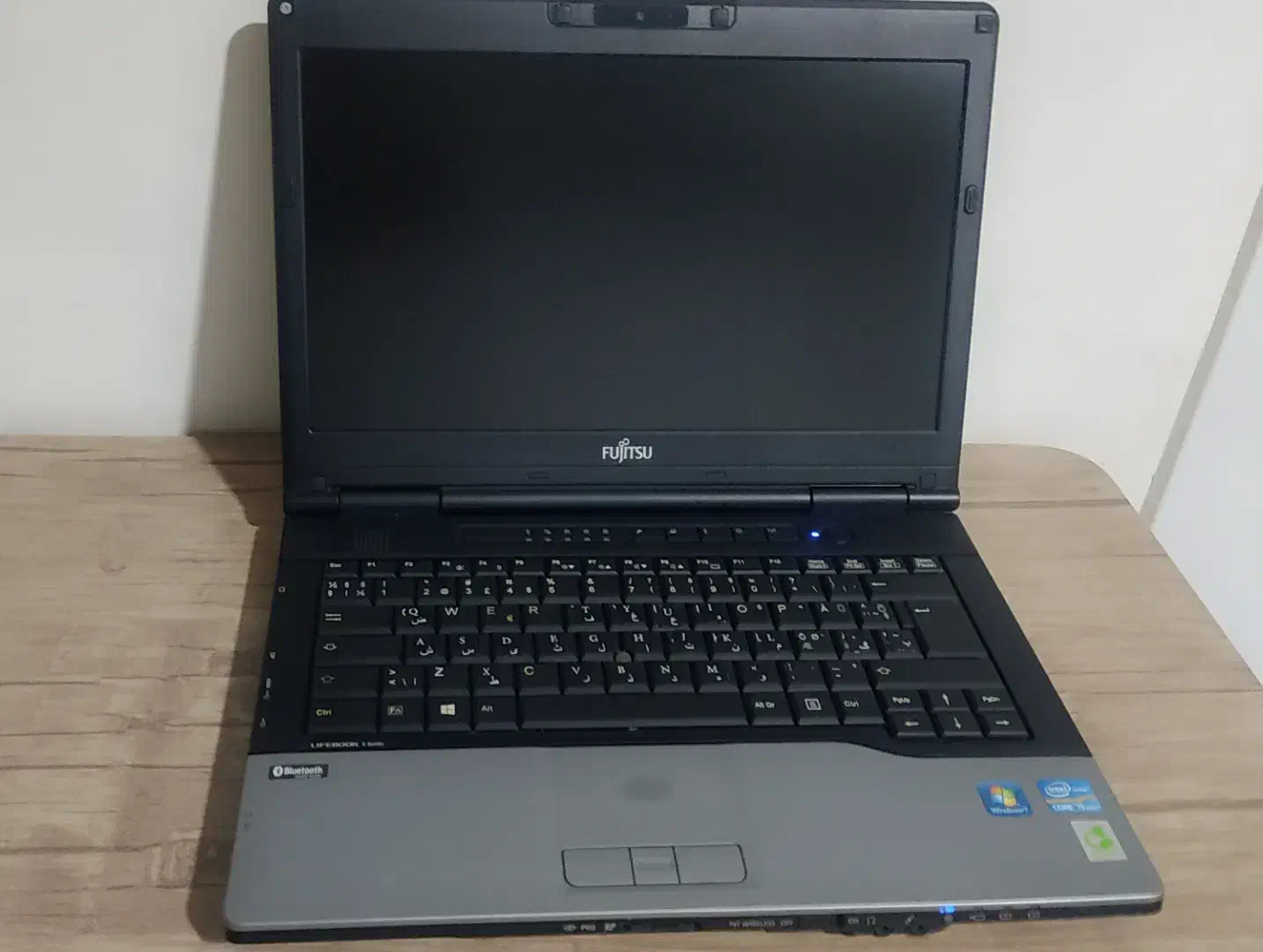 لب تاب|رایانه همراه|شاهین دژ, |دیوار