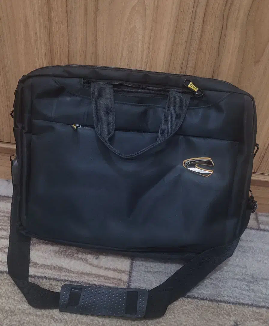 کیف‌سه‌کاره‌کمل|کیف، کفش، کمربند|شهرکرد, |دیوار